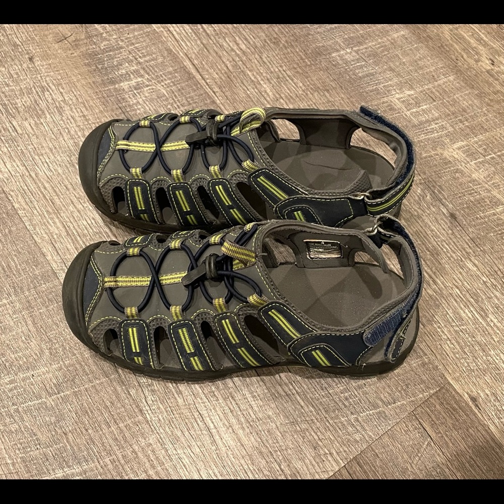 Khombu kids water shoe sandal like Keen